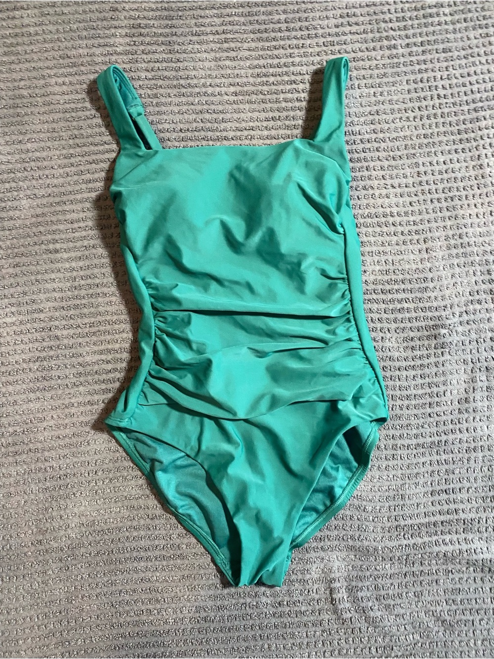 Shade & Shore one piece, size medium (8-10)